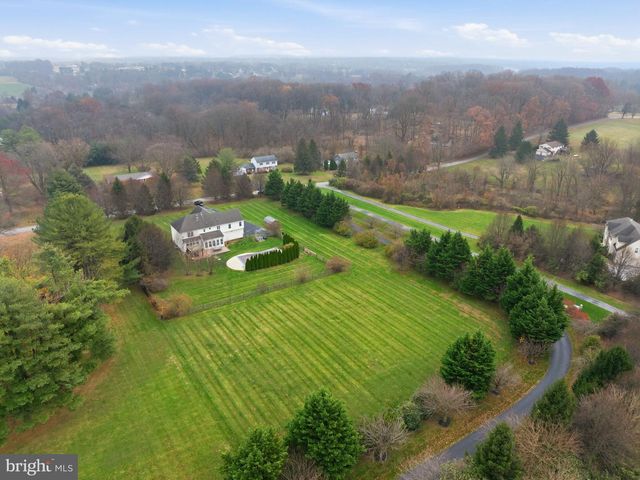 345 WOODCREST RD, West Grove, PA 19390