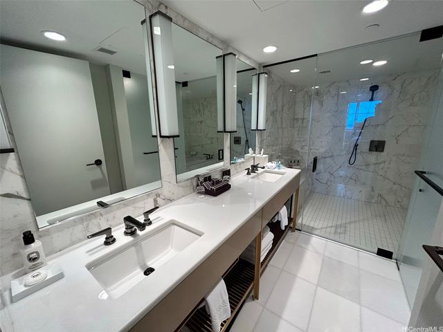 2139 Kuhio Avenue 2806, Honolulu, HI 96815