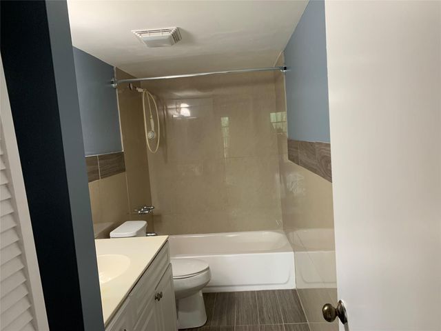 5530 NW 44TH Street 311C, Lauderhill, FL 33319