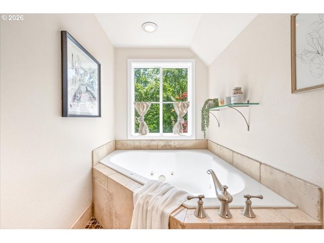 3435 LAKE GROVE Ave, Lake Oswego, OR 97035