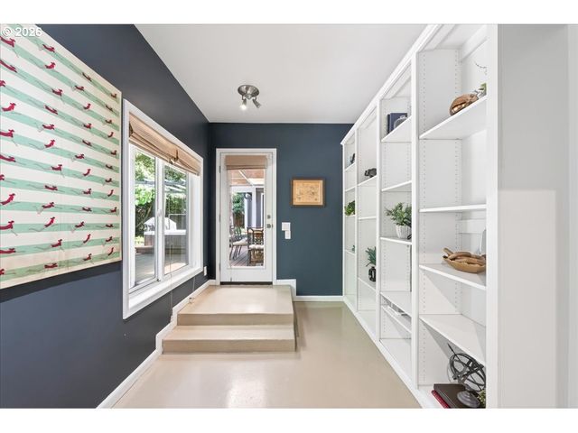 3435 LAKE GROVE Ave, Lake Oswego, OR 97035