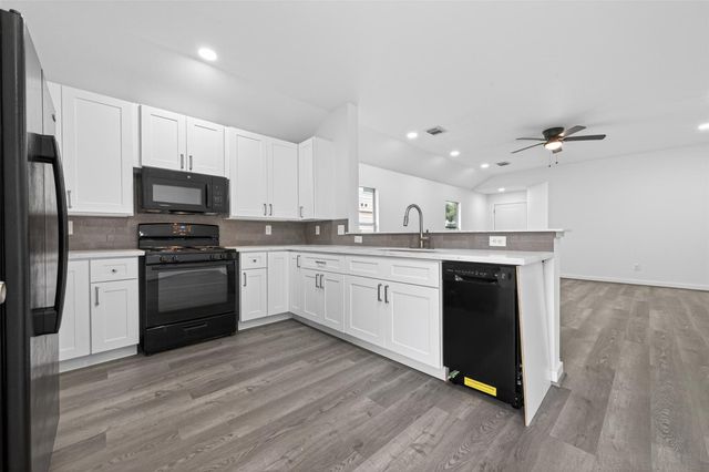 7714 Stallion Trail Drive, Humble, TX 77338