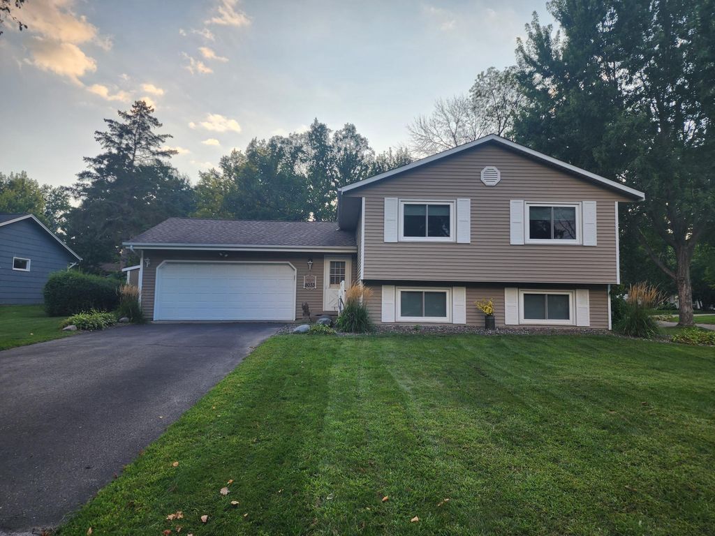 8033 Quail Avenue N, Brooklyn Park, MN 55443