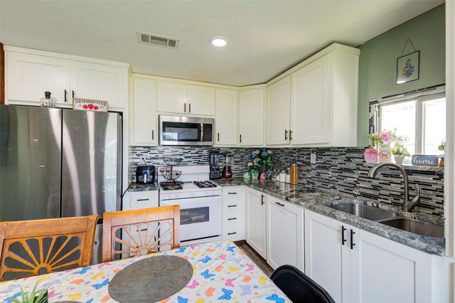 307 N Miller Street, Decatur, TX 76234