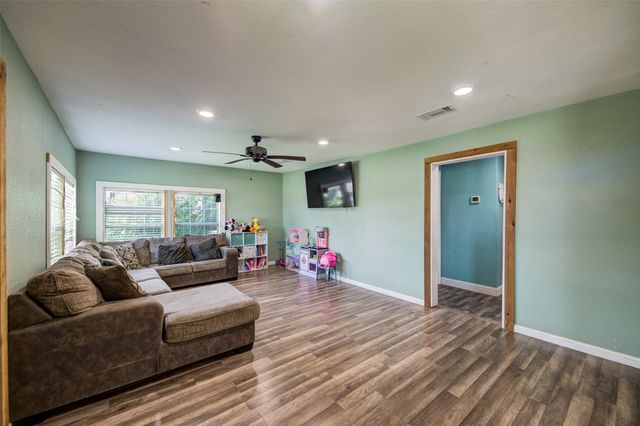 307 N Miller Street, Decatur, TX 76234