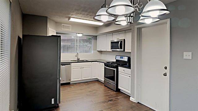 2610 S Belgravia Drive, Pearland, TX 77584