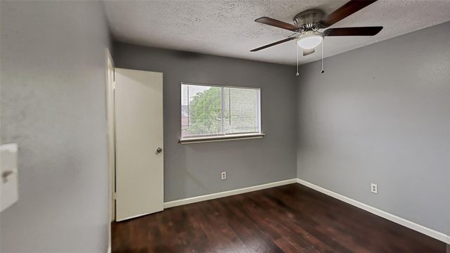 2610 S Belgravia Drive, Pearland, TX 77584