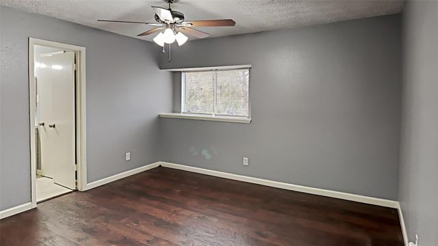 2610 S Belgravia Drive, Pearland, TX 77584