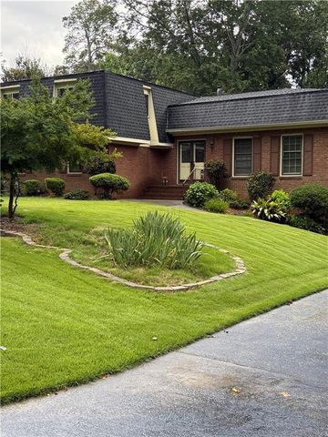 2711 Kenwood Drive, Duluth, GA 30096