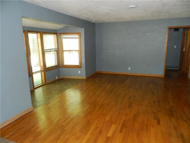 923 Crestline Drive, Lawrence, KS 66049