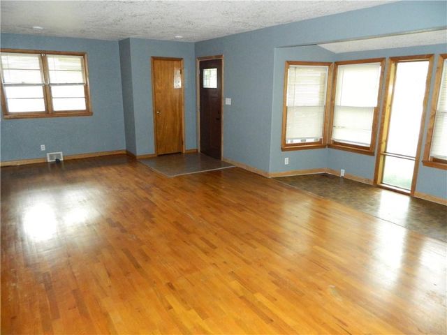 923 Crestline Drive, Lawrence, KS 66049