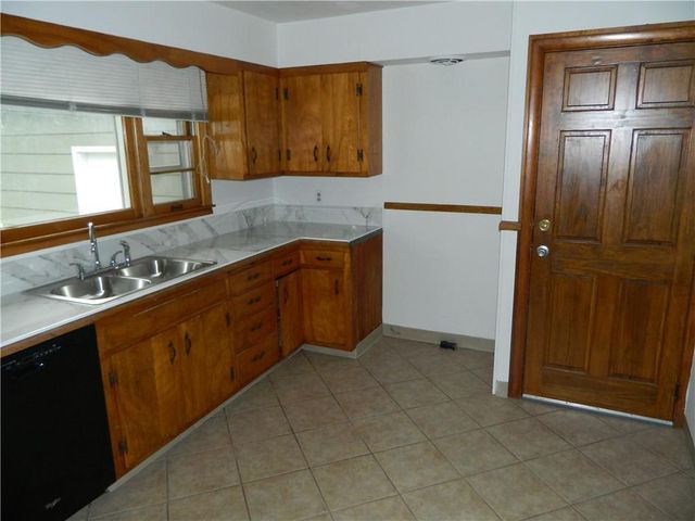 923 Crestline Drive, Lawrence, KS 66049
