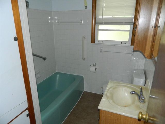 923 Crestline Drive, Lawrence, KS 66049