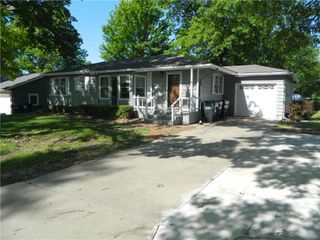 923 Crestline Drive, Lawrence, KS 66049