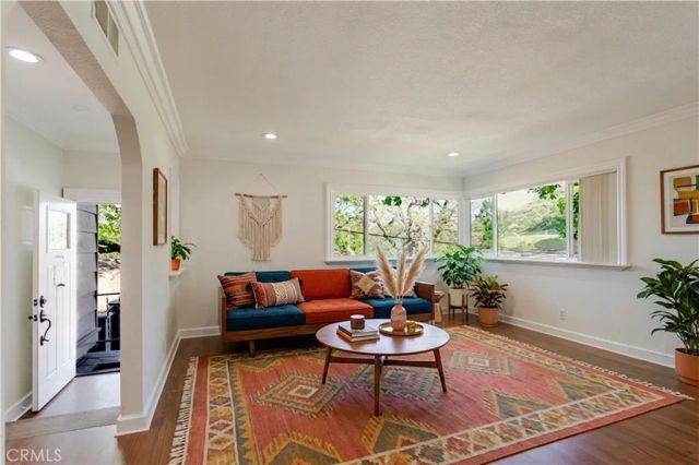 5888 Oak Knolls, Simi Valley, CA 93063