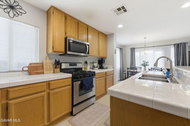 1616 Thomas Drive, Lancaster, CA 93535