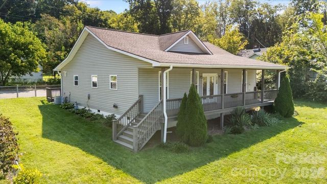 2 Elkmont Place, Asheville, NC 28804