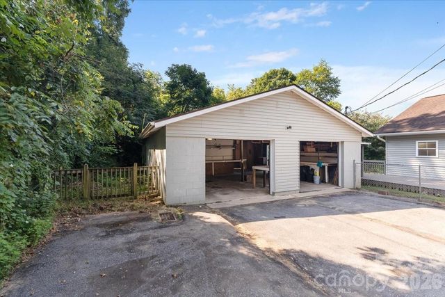 2 Elkmont Place, Asheville, NC 28804
