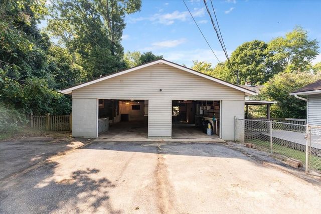2 Elkmont Place, Asheville, NC 28804