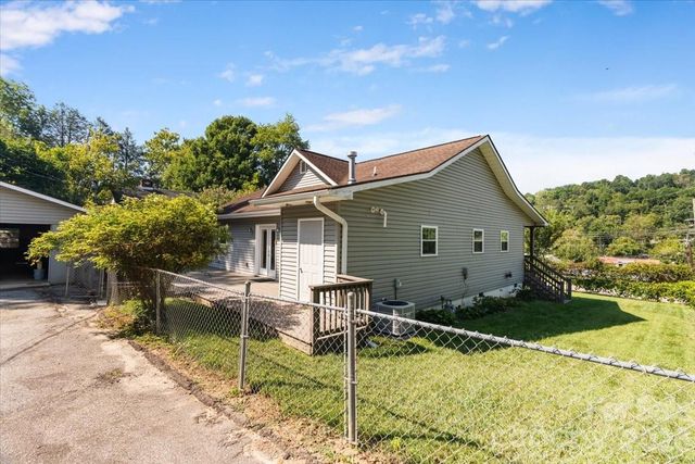 2 Elkmont Place, Asheville, NC 28804