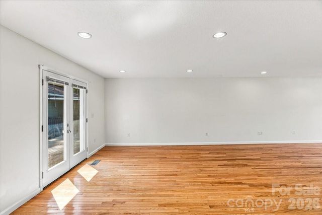 2 Elkmont Place, Asheville, NC 28804