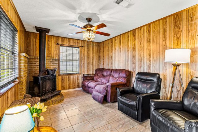 620 Sequoia Drive, Livingston, TX 77351