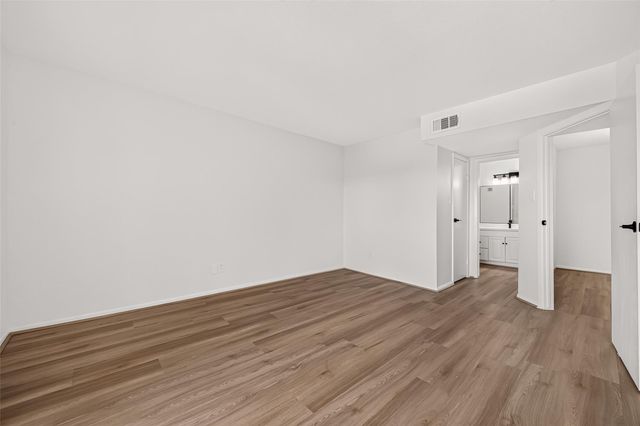 3015 Walnut Bend Lane Lane 31, Houston, TX 77042