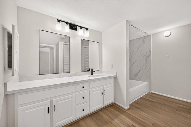 3015 Walnut Bend Lane Lane 31, Houston, TX 77042