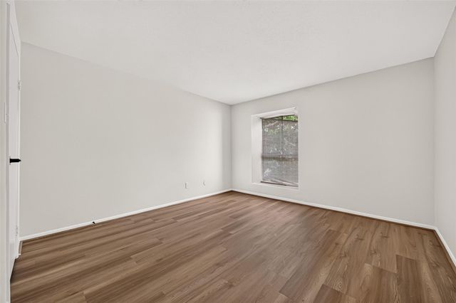3015 Walnut Bend Lane Lane 31, Houston, TX 77042