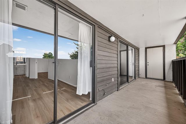 3015 Walnut Bend Lane Lane 31, Houston, TX 77042