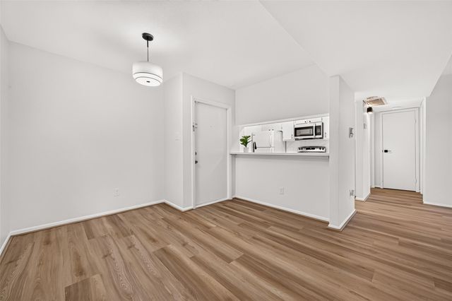 3015 Walnut Bend Lane Lane 31, Houston, TX 77042