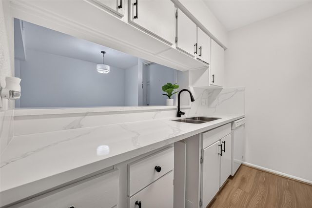 3015 Walnut Bend Lane Lane 31, Houston, TX 77042