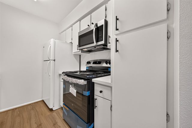 3015 Walnut Bend Lane Lane 31, Houston, TX 77042