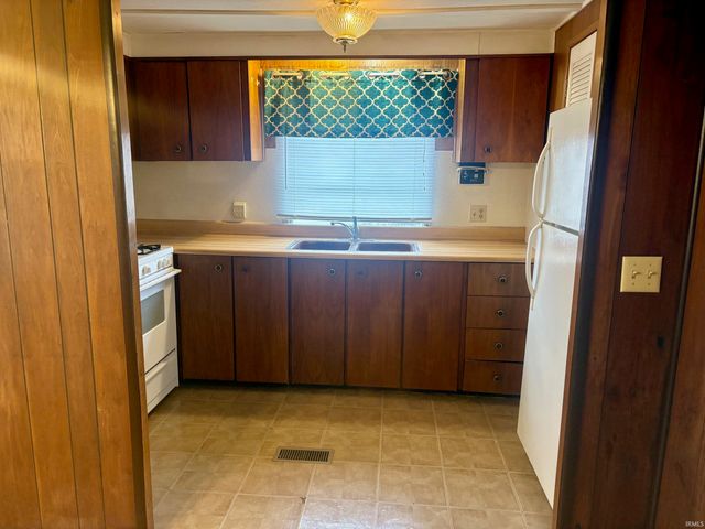 454 Maple Street, Tipton, IN 46072