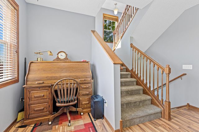 1802 Colonial Lane 1, Chanhassen, MN 55317