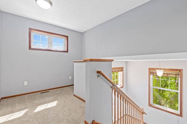 1802 Colonial Lane 1, Chanhassen, MN 55317
