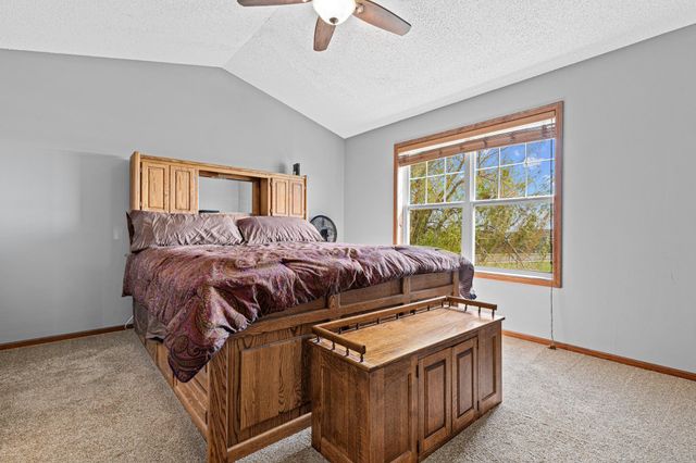 1802 Colonial Lane 1, Chanhassen, MN 55317