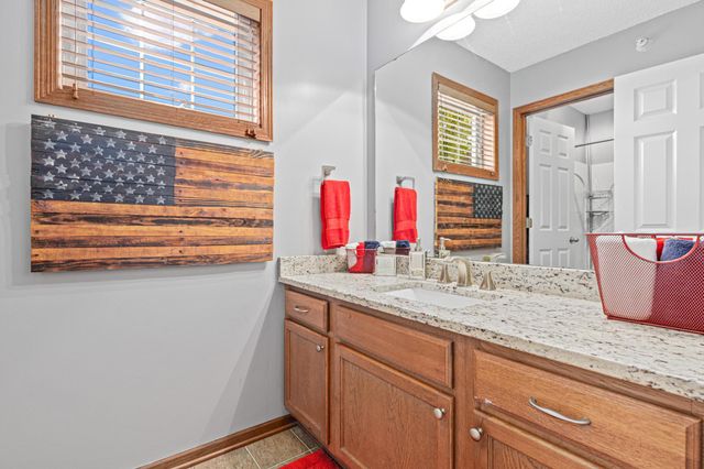 1802 Colonial Lane 1, Chanhassen, MN 55317