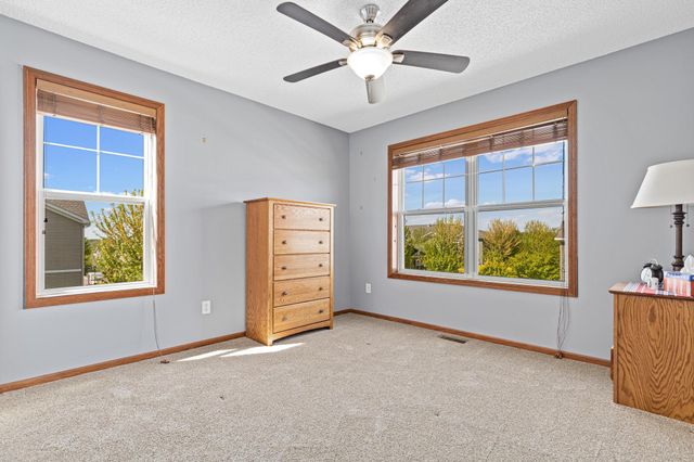 1802 Colonial Lane 1, Chanhassen, MN 55317