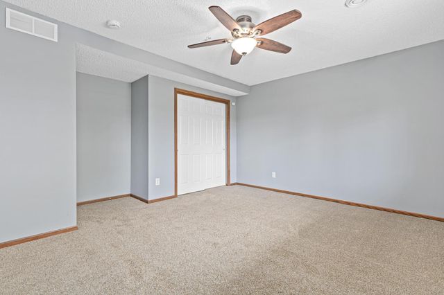 1802 Colonial Lane 1, Chanhassen, MN 55317