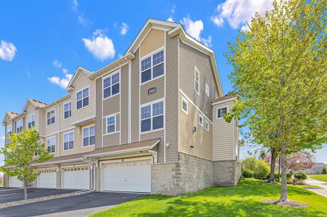 1802 Colonial Lane 1, Chanhassen, MN 55317