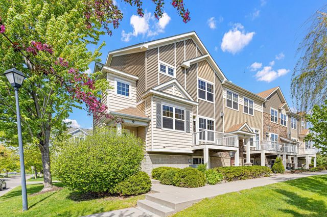 1802 Colonial Lane 1, Chanhassen, MN 55317
