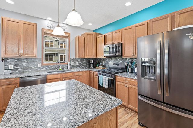 1802 Colonial Lane 1, Chanhassen, MN 55317