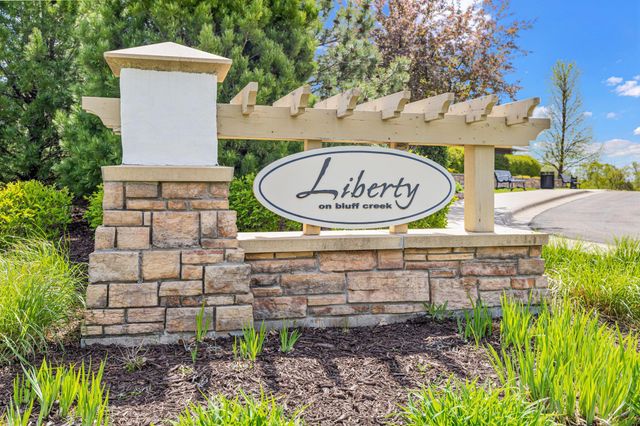 1802 Colonial Lane 1, Chanhassen, MN 55317