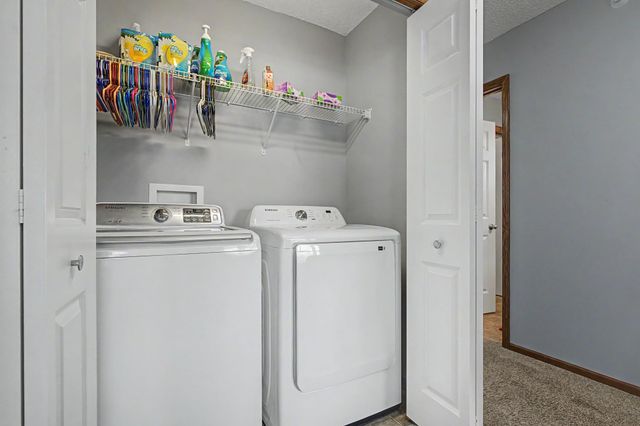 1802 Colonial Lane 1, Chanhassen, MN 55317