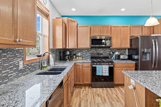 1802 Colonial Lane 1, Chanhassen, MN 55317