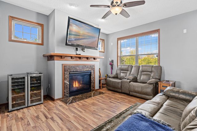 1802 Colonial Lane 1, Chanhassen, MN 55317