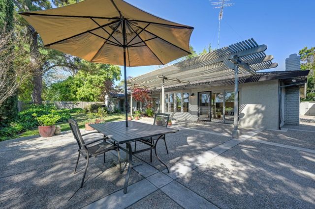 44031 S El Macero Dr, El Macero, CA 95618