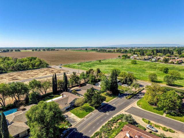 44031 S El Macero Dr, El Macero, CA 95618