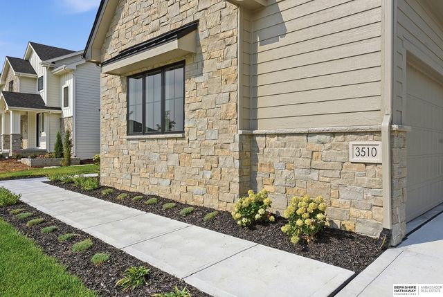 3510 S 219 Avenue, Omaha, NE 68022